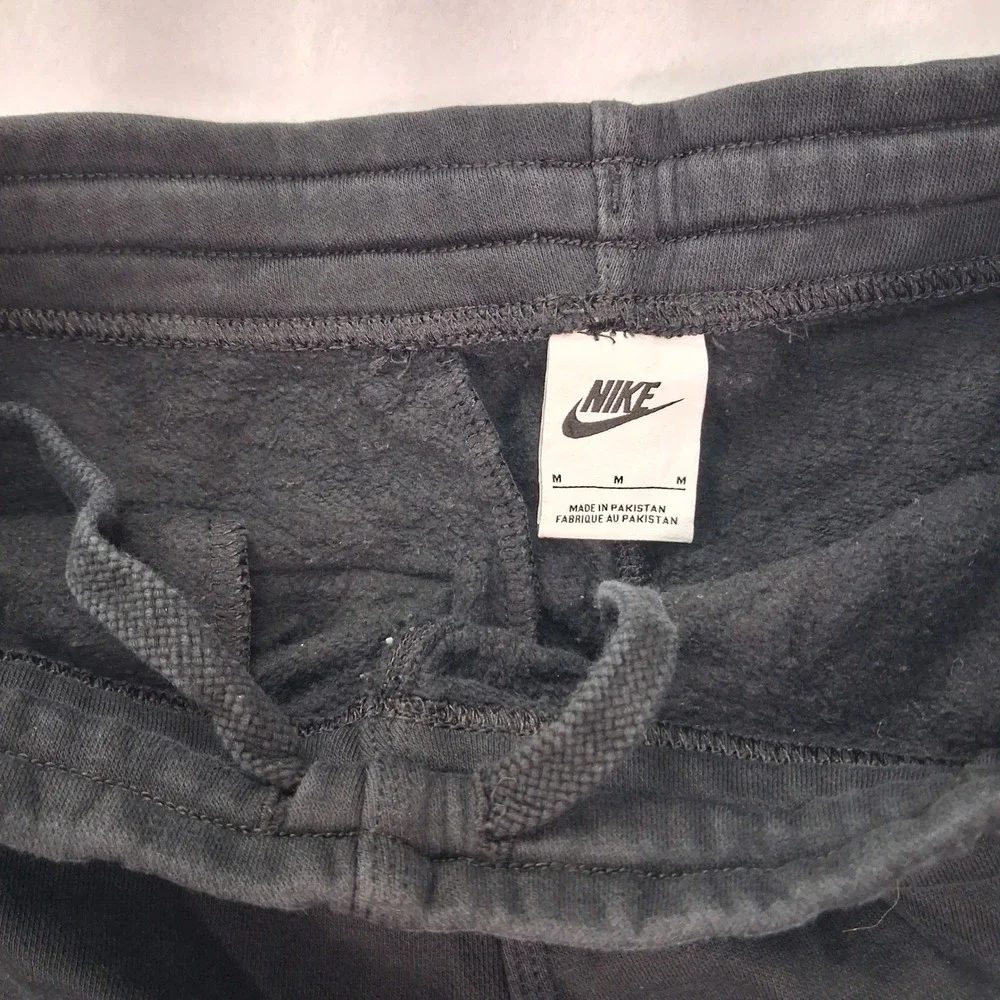 Nike Joggers Mens Medium Black Tapered Fleece Swoosh Sweatpants EUC